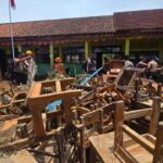 061374700_1761743887-SD_di_Sukabumi_porak-poranda_diterjang_banjir